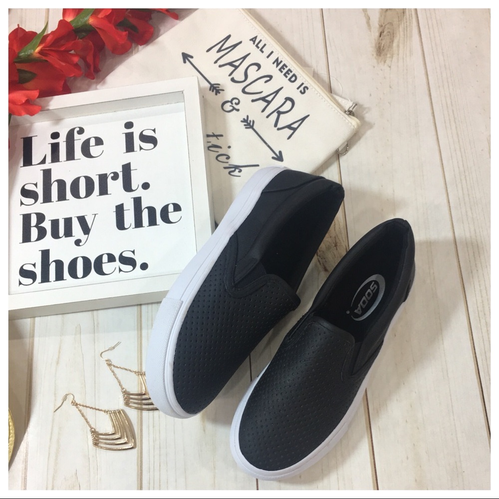 ✨LAST PAIR✨Black Pinhole Sneakers - Picture 3 of 4
